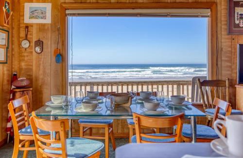 Tierra Del Mar House | Totem House - Meredith Lodging