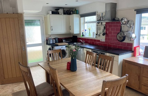 Totnes House | Totnes 4 Bed Family HomennShort Walk into the centre