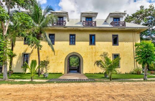 Bullet Tree Falls Apartment | Toucan Suite @ Mahogany Hall