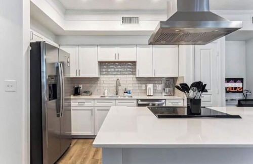 Frisco Apartment | Touch of 80’s Charm Perfect for Work & Relaxation
