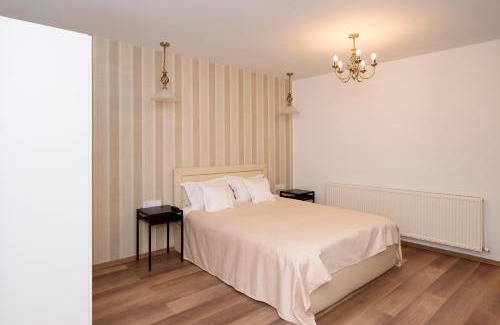 Curtea De Arges House | Tourist B&C