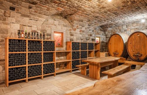 Tomaj House | Tourist Farm Škerlj