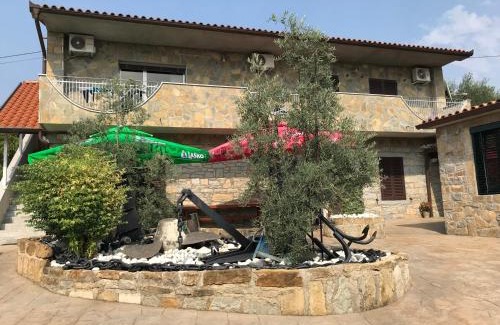 Dekani Apartment | Tourist farm with Apartments Fig tree