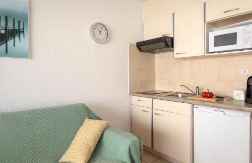Saint-Raphael Apartment | Tout à pied - Plage, Gare, Commerces - 2 pièces avec terrasse et climatisation - FR-1-466A-6