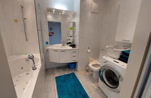 Kaisermuhlen Apartment | Tower Apartment with private terrace next to UNO
