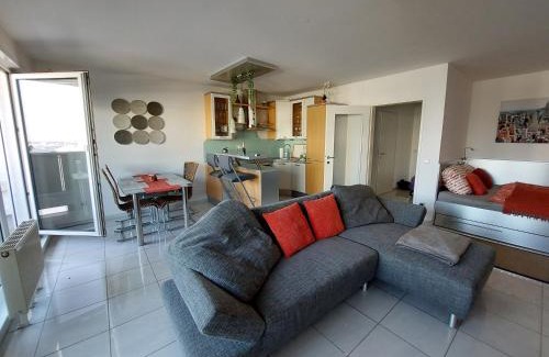 Kaisermuhlen Apartment | Tower Apartment with private terrace next to UNO