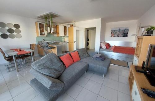Kaisermuhlen Apartment | Tower Apartment with private terrace next to UNO