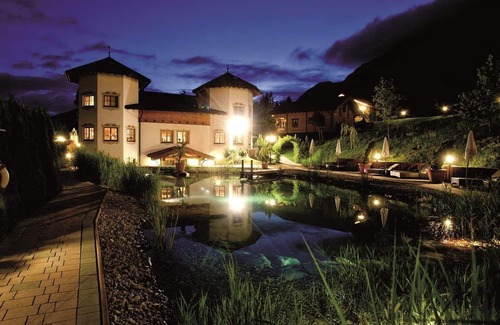 Scheffau am Wilden Kaiser Apartment | Tower suite with bath, shower, toilet - Chalet Hotel am Leitenhof