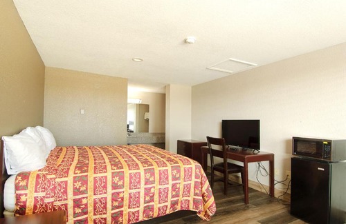 Rogers Hotel | Town and Country INN