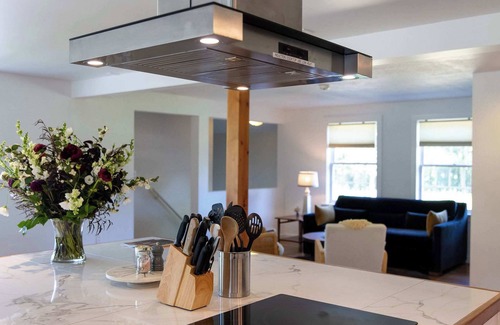 Egremont House | Townhome Connected To Historic Inn & Music Venue
