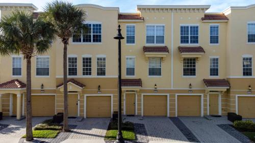 Florida Central Atlantic Coast House | Townhome in resort 3 suits
