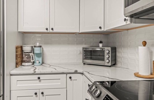 Fitler Square House | Townhome - Patio - Parking - Hosted By StayRafa