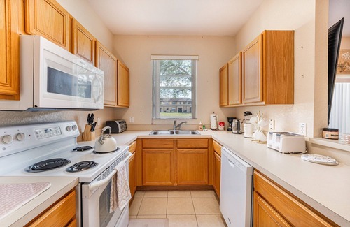 Highgate Park House | Townhome w/balcony in Regal Palms Resort