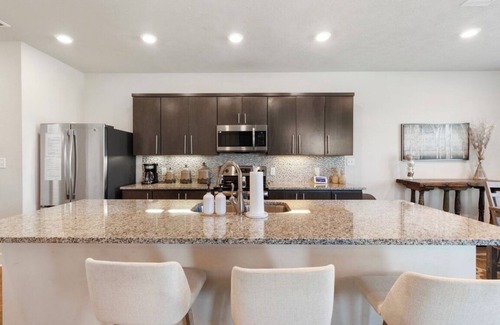 Wellborn House | Townhome with Loft & Contemporary Flair! Convenient & Straight Route to A&M!