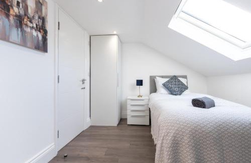 Ipswich House | Townhouse for Professionals (5 Bedroom 5 Ensuite)