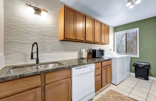 College Station House | Townhouse Home Away from Home - 2 miles to Texas A&M