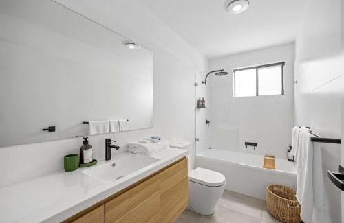 Marks Point House | Townhouse in Marks Point