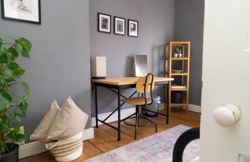 Hoole Apartment | Townhouse in trendy suburb of Hoole