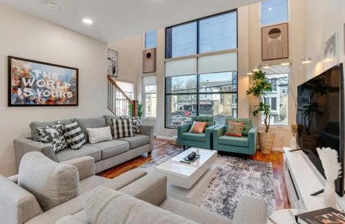 Newark House | Townhouse - Urban Living with Rooftop Deck!