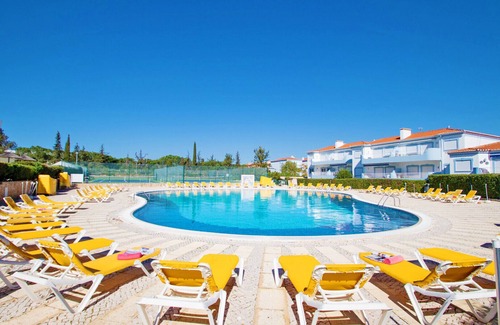 Portimao Ski Chalet | Townhouse w/Pool & Games in Oasis Parque