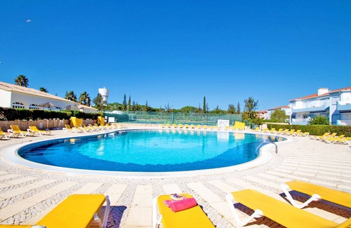 Portimao Ski Chalet | Townhouse w/Pool & Games in Oasis Parque