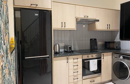 Paphos Apartment | Townhouse with pool 5 minute walk to beach