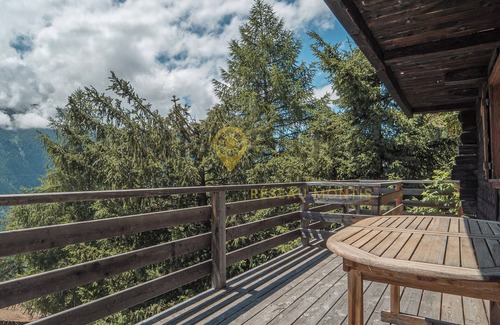St. Luc Ski Chalet | Très beau chalet typique et confortable sur 2 niveaux avec jardin, terrasse meublé. Vue absolument s
