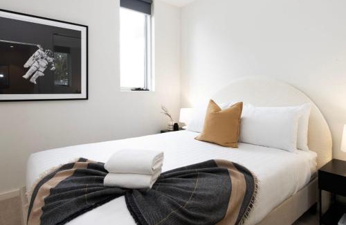 Moonee Ponds Apartment | Trackside Escape by Moonee Valley Racecourse