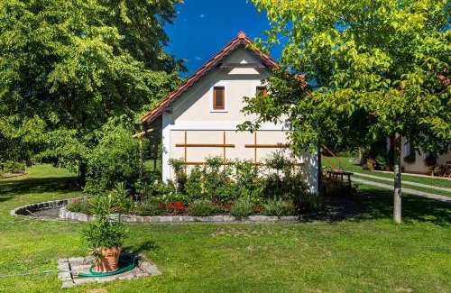 Vsejany Apartment | Tradiční český dům s ložnicemi v podkroví
