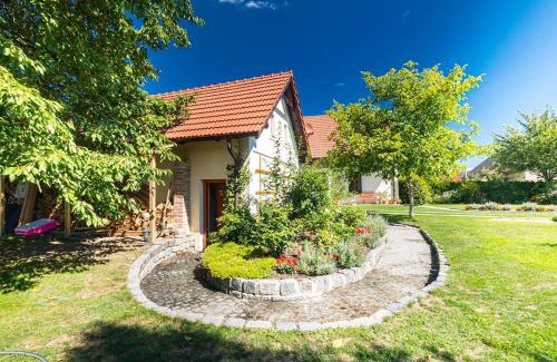 Vsejany Apartment | Tradiční český dům s ložnicemi v podkroví
