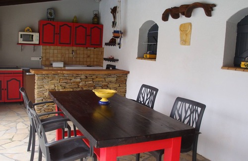 Saint-Genies-de-Fontedit Villa | Traditional villa with pool, spa, sauna