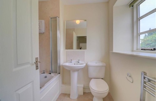 Upper Brailes Cottage | Traditional 2 Bedroom Cotswold Stone Cottage