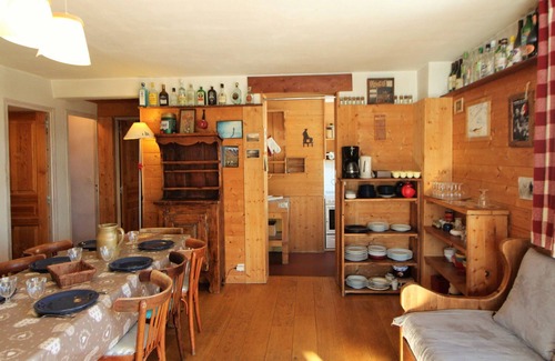 Les Almes Ski Chalet | Traditional 3-room chalet with terrace and wifi
