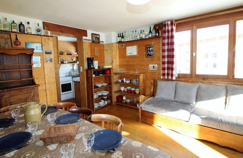 Les Almes Ski Chalet | Traditional 3-room chalet with terrace and wifi