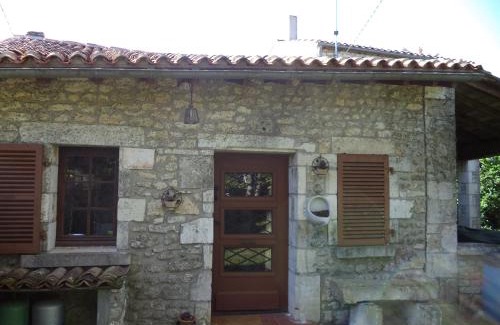 Balanzac House | Traditional Charentais cottage in countryside 25 minutes from Royan