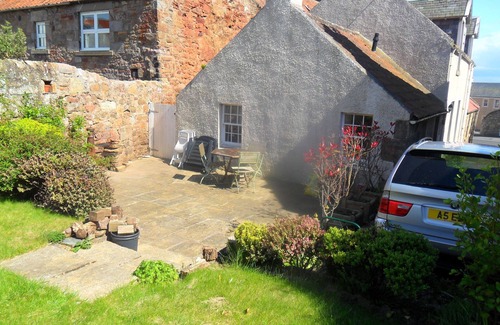 Crail Cottage | Traditional Cottage with large garden and patio, Near harbour