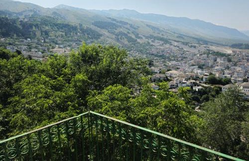 Gjirokaster Apartment | Traditional House & Rooms Shapllo