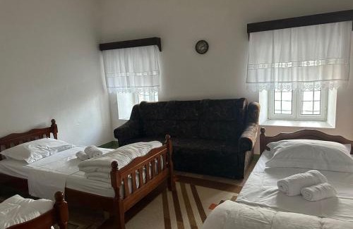 Gjirokaster Apartment | Traditional House & Rooms Shapllo