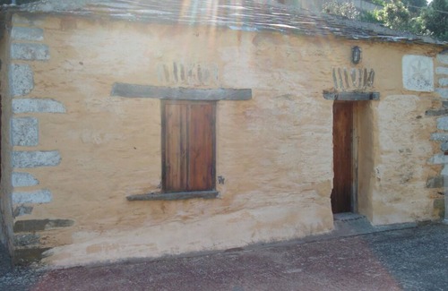 Steni Dirfyos House | Traditional Old Farmhouse in Evia Island in Greece!