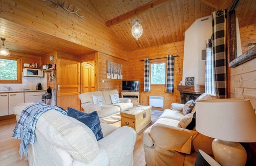 Chatel Ski Chalet | Traditional ski chalet. Close to Pre-la-Joux & Linga Ski lifts Sleeps 10+