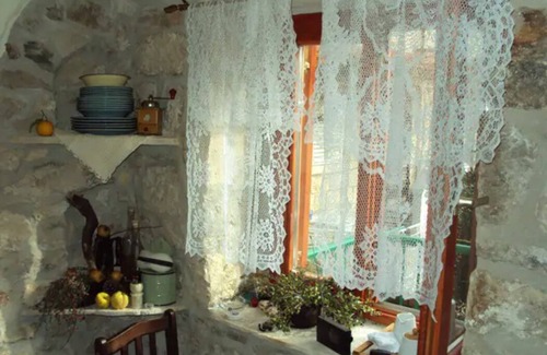 Trstenik House | Traditional stone house with beach views (6+1)