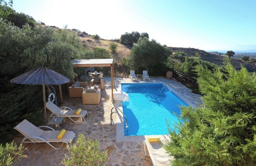 Faistos Villa | Traditional villa in a serene environment with amazing sea view in Listaros