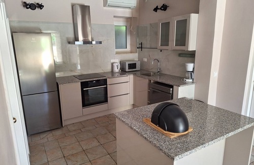 Sveti Filip i Jakov House | Traditions stone house, minutes from the beach