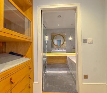 London City Centre Apartment | Trafalgar Square Residences