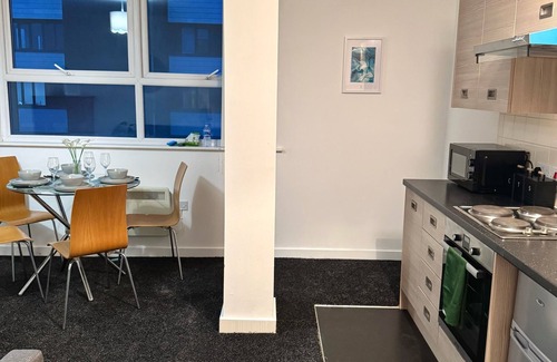 Old Trafford Apartment | Trafford 1 bed apartment with private parking
