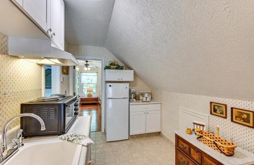 Rockfield Apartment | Trails and Fishing Pond at Serene Delphi Getaway