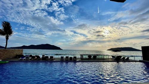 Zona Dorada Apartment | Tramonto, a Beachfront Bliss!