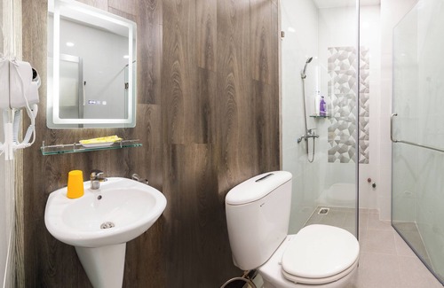 District 4 Hotel | Tran Chau Hotel Q4 SG - by BAY LUXURY