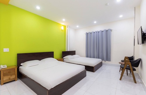 District 4 Hotel | Tran Chau Hotel Q4 SG - by BAY LUXURY