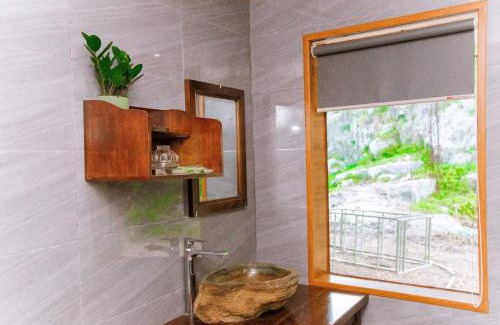 Hoa Lu Hotel | TRang an Mountain Ecolodge